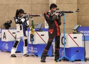 德国选手在射击比赛中展现冷静稳定