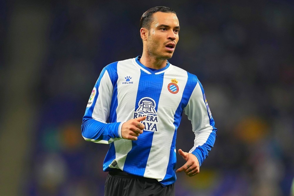 本泽马赛前列队欢迎本菲卡，尊重对手尽显风度！的简单介绍